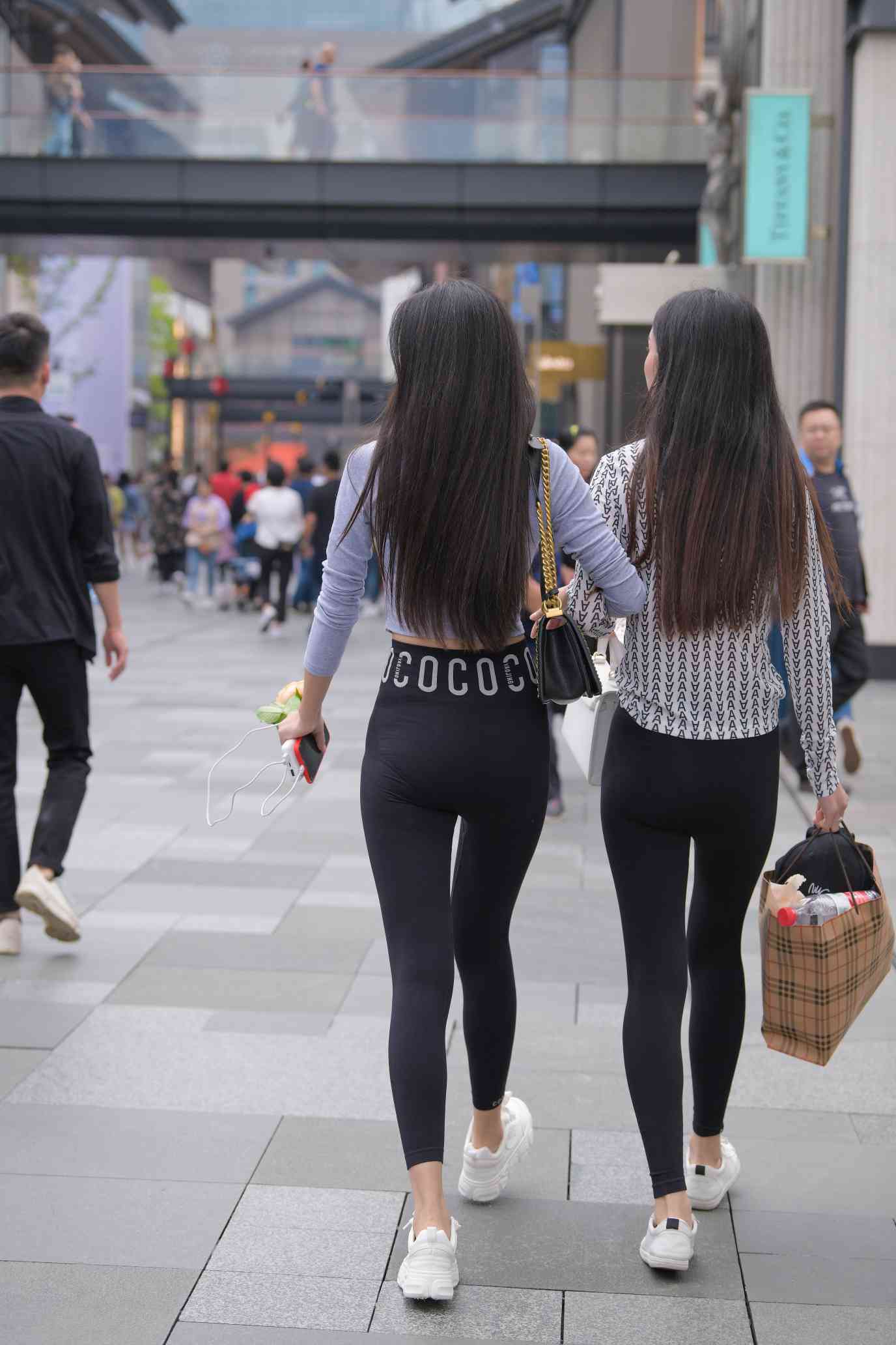 图片[3]-【免费】逛街的两个瑜伽裤姑娘【40P】04030-妹妹图库