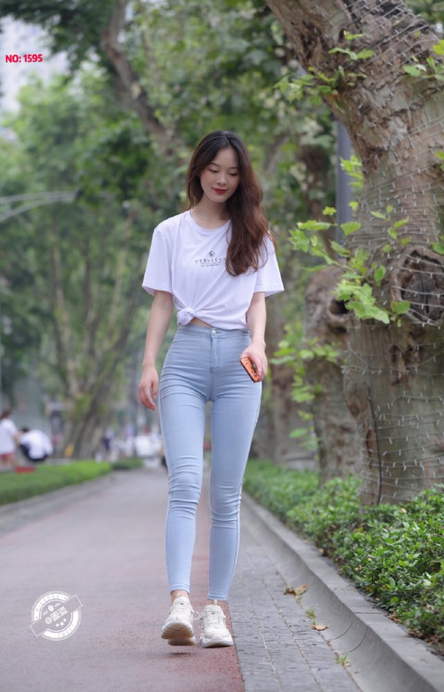 图片[1]-个子非常高的紧身牛仔裤女孩J2065 879P1V-25.5GB-妹妹图库