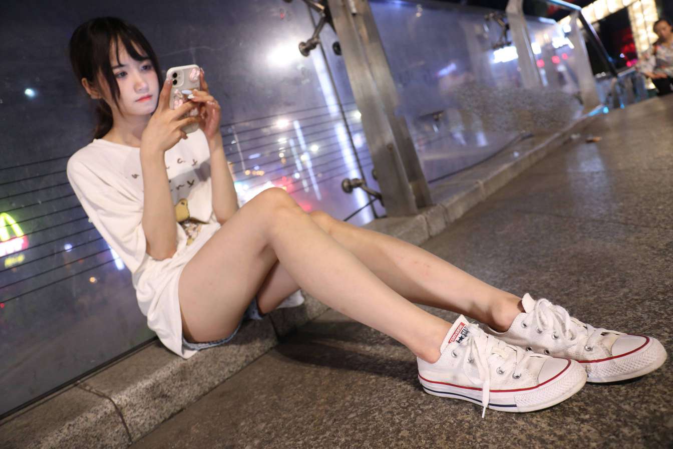 图片[3]-KTV里唱歌的长腿帆布鞋女孩【102P】20015-妹妹图库