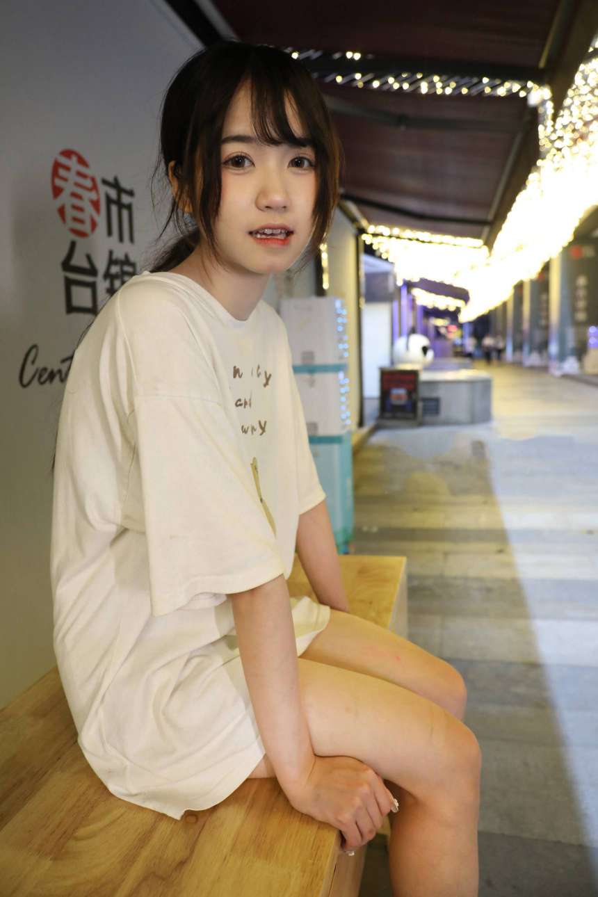 图片[4]-KTV里唱歌的长腿帆布鞋女孩【102P】20015-妹妹图库