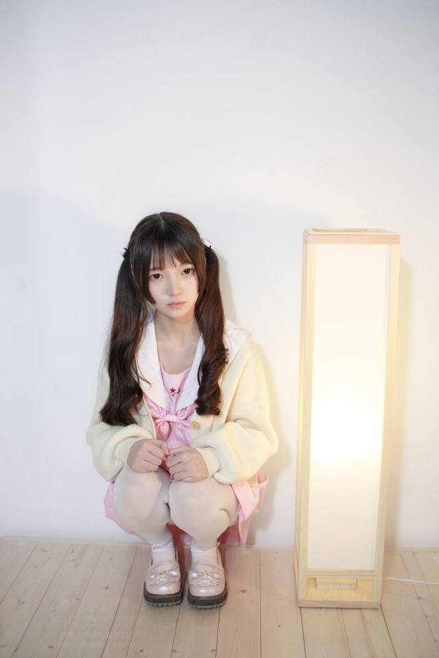 图片[2]-好像有什么心事的白丝双马尾女孩【59P】20022-妹妹图库