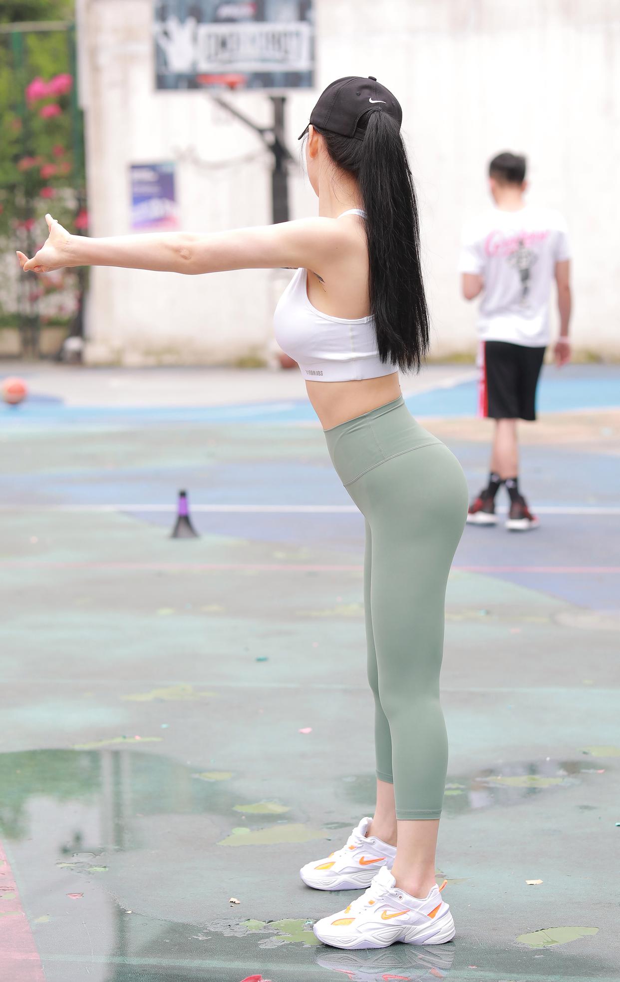 图片[1]-打扮很休闲的瑜伽裤女孩 J1600 415P3V-10.4GB-妹妹图库