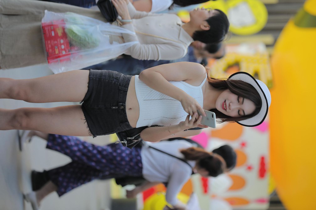 图片[2]-非常时尚阳光的牛仔热裤女孩【808P】00064-妹妹图库