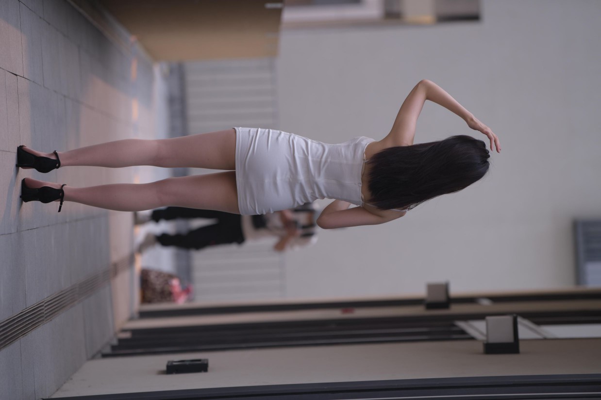 图片[4]-长发女孩紧身短裙特别显身材【245P】00040-妹妹图库
