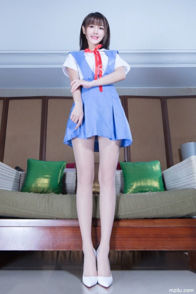 台湾妹子好甜美，一双大白腿让人移不开眼！-妹妹图库