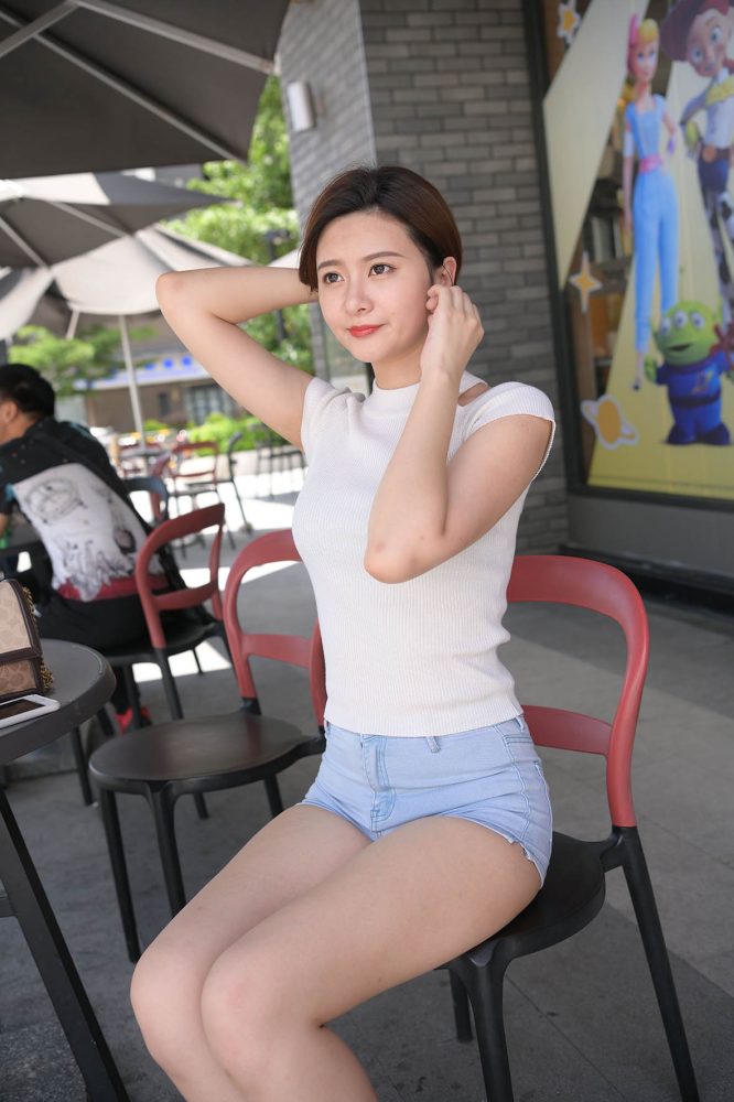 短发牛仔的漂亮女生【2.4G】-妹妹图库