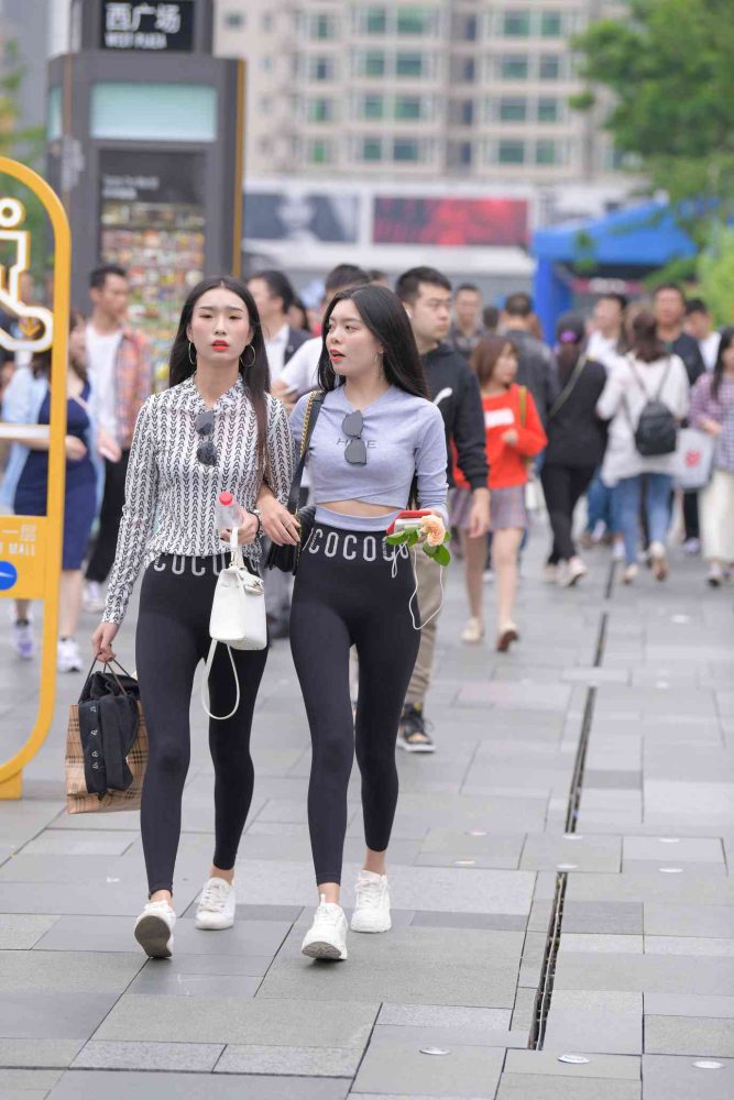 【免费】逛街的两个瑜伽裤姑娘【40P】04030-妹妹图库