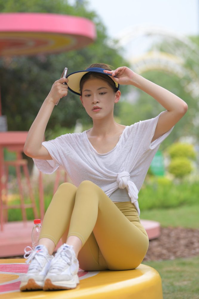 戴着遮阳帽的瑜伽裤女孩J2965 796P1V-27.1GB-妹妹图库