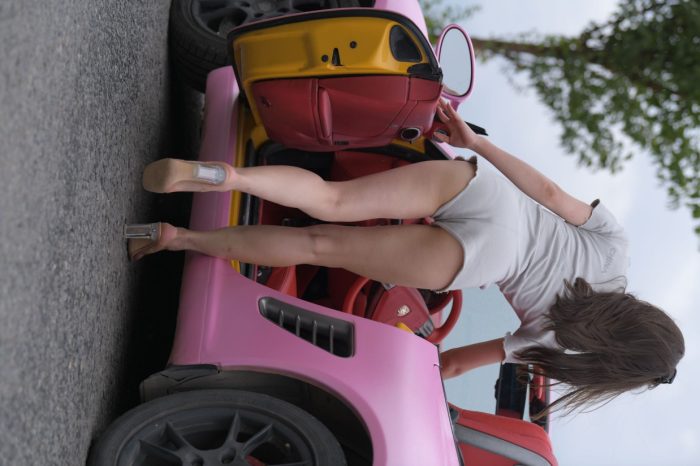 在海边开跑车的连衣短裤女孩【390P】00030-妹妹图库