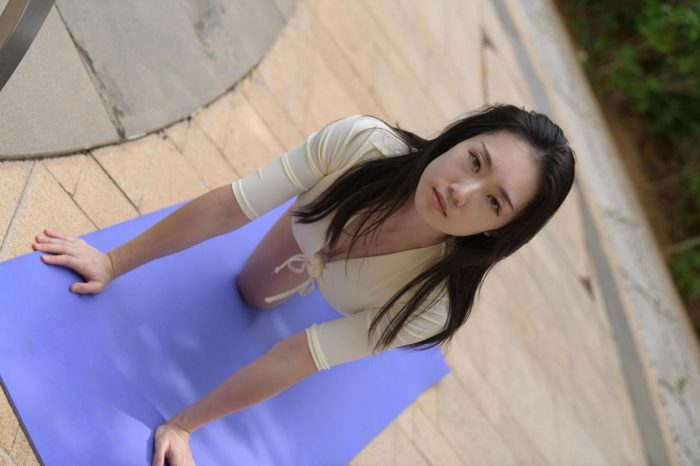 游泳池旁边的比基尼女生【327P】00042-妹妹图库