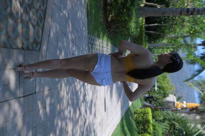 在海南度假的紧身白色短裤女孩【202P】00033-妹妹图库