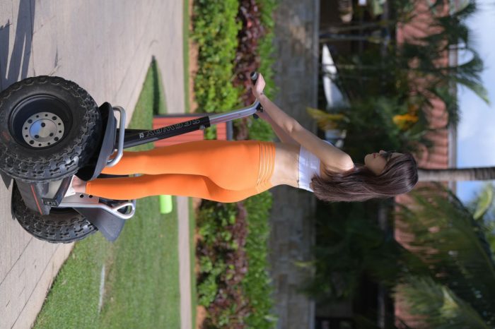 骑着平衡车的橘黄色瑜伽裤妹妹【620P】00054-妹妹图库