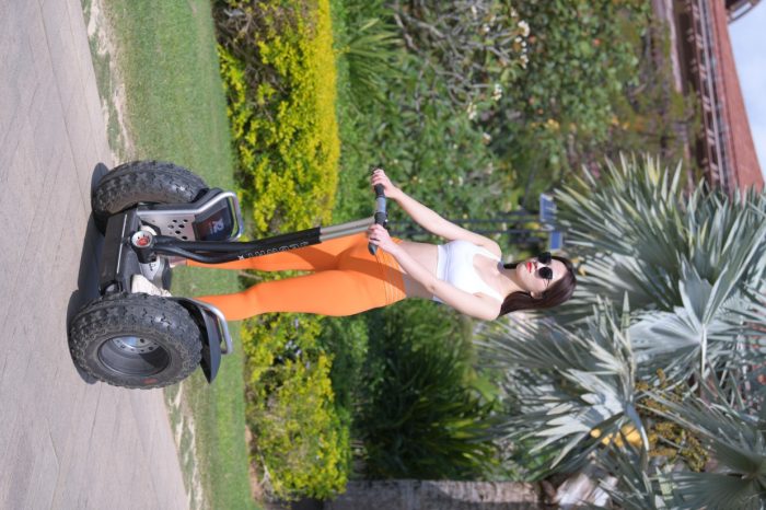 骑着平衡车的橘黄色瑜伽裤妹妹【620P】00054-妹妹图库