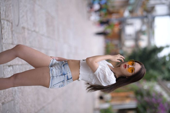 戴太阳镜的牛仔短裤紧身牛仔MM【167P】00021-妹妹图库