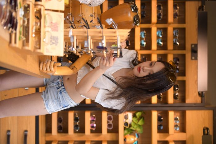 头戴花环的南方姑娘身穿紧身牛仔短裤【161P】00028-妹妹图库