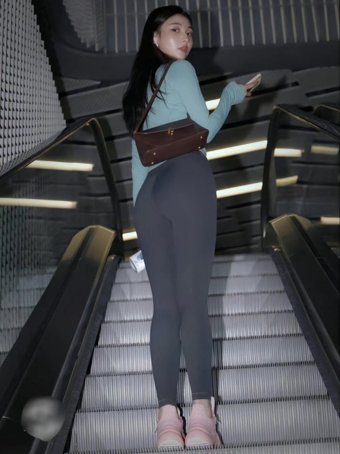 晚上逛商场的瑜伽裤漂亮女孩J2244 225P2V-15.1GB-妹妹图库