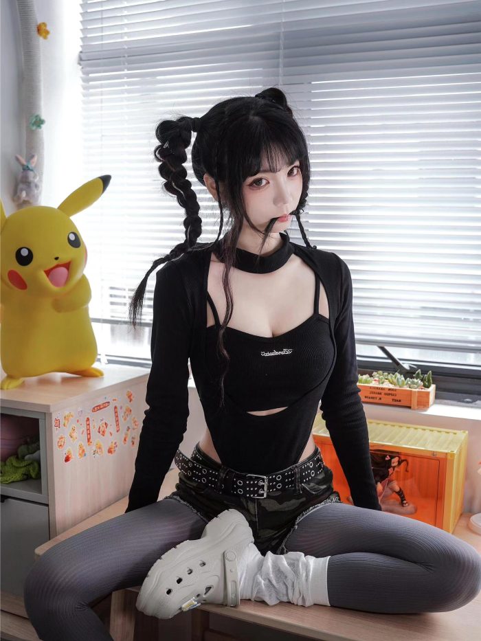 牛仔热裤+灰丝姑娘玩自拍-妹妹图库