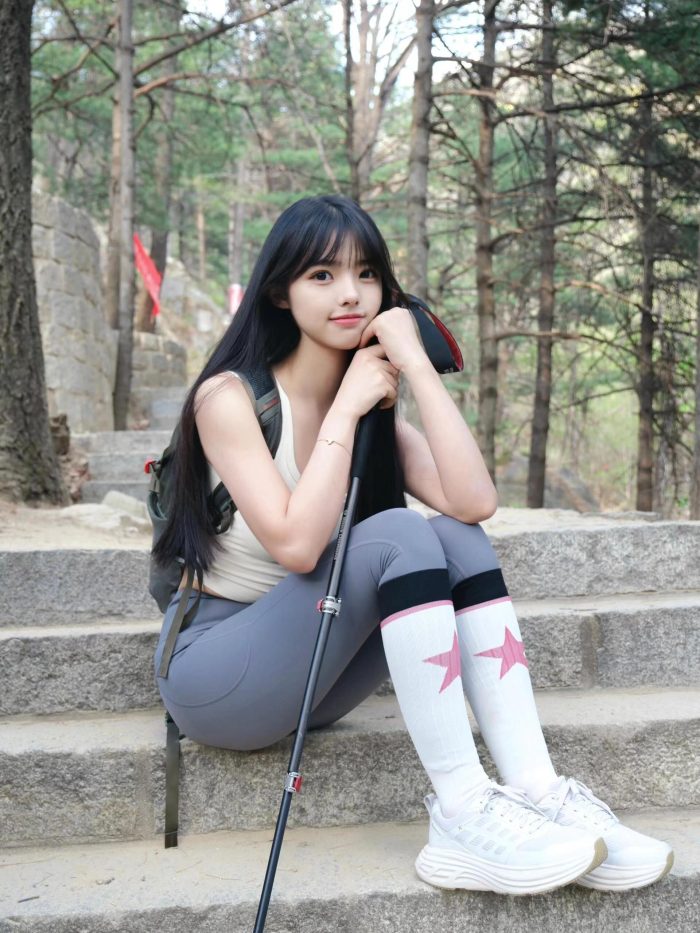 爱爬山的瑜伽裤MM，太甜美了！~-妹妹图库