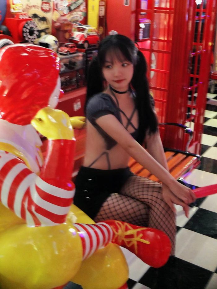 网格丝袜的清纯双马尾小姑娘-妹妹图库