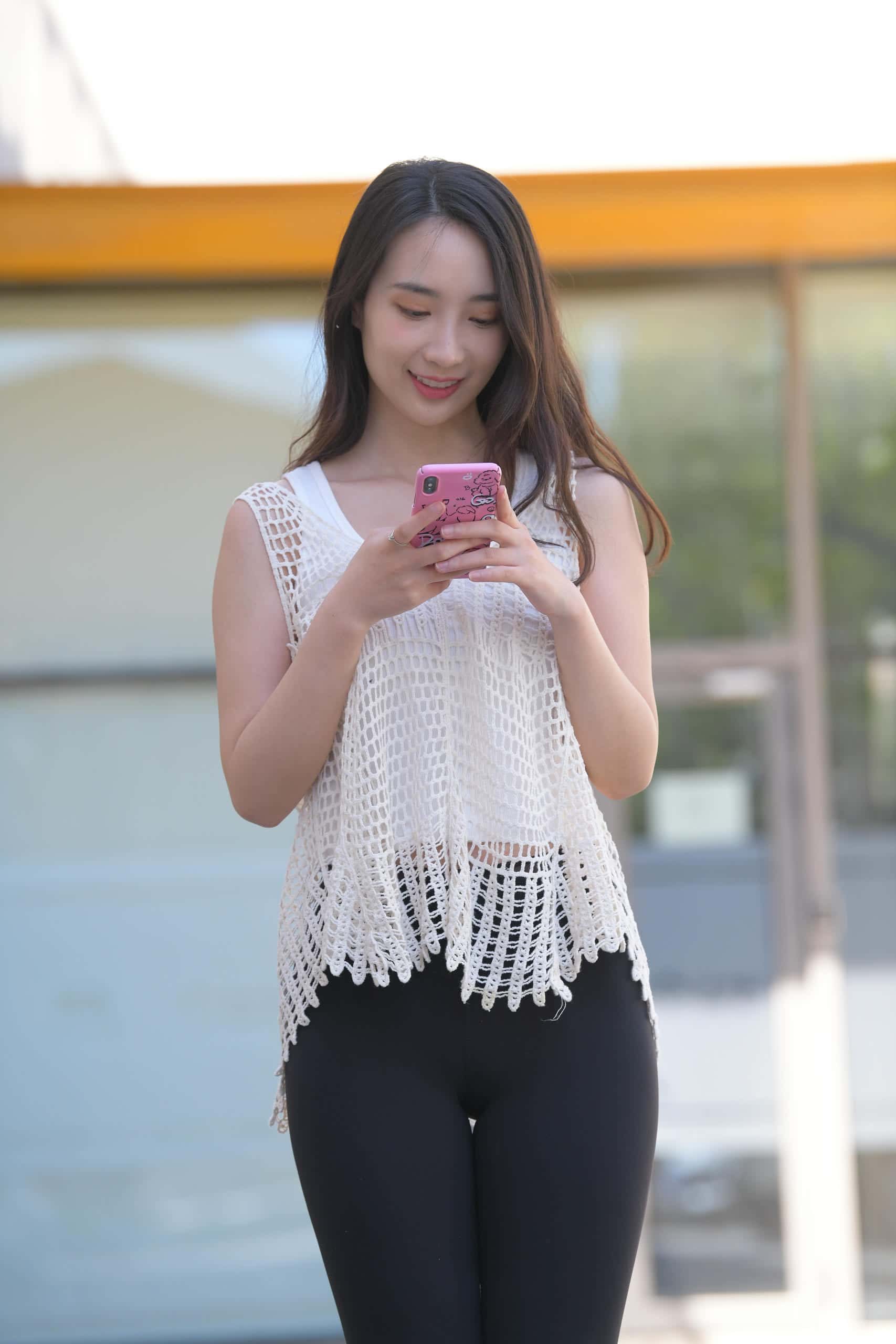 图片[2]-阳光下玩自拍的瑜伽裤姑娘【656P】J3341-妹妹图库