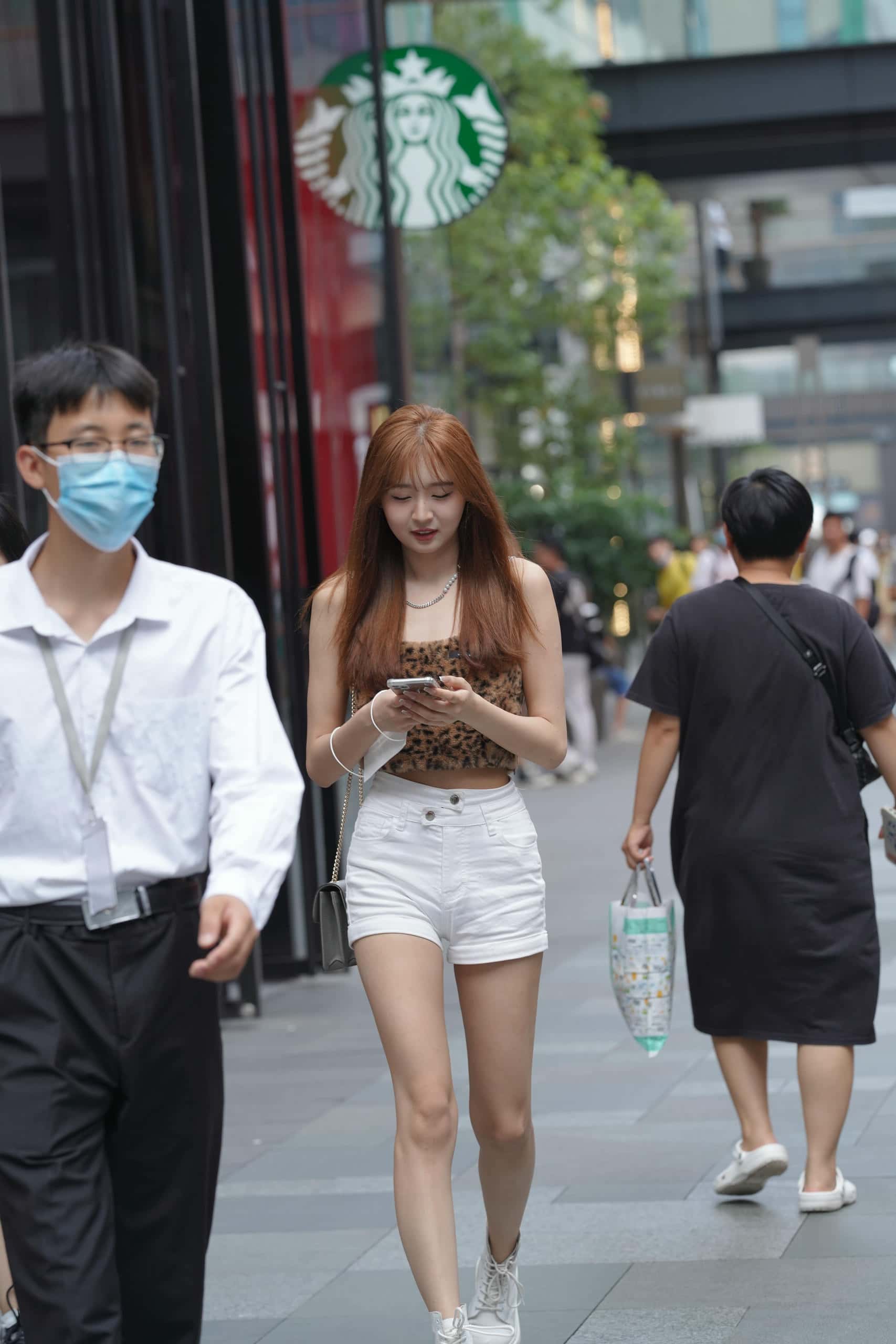 图片[2]-豹纹热裤妹子笑得好开心【184P】C6477-妹妹图库