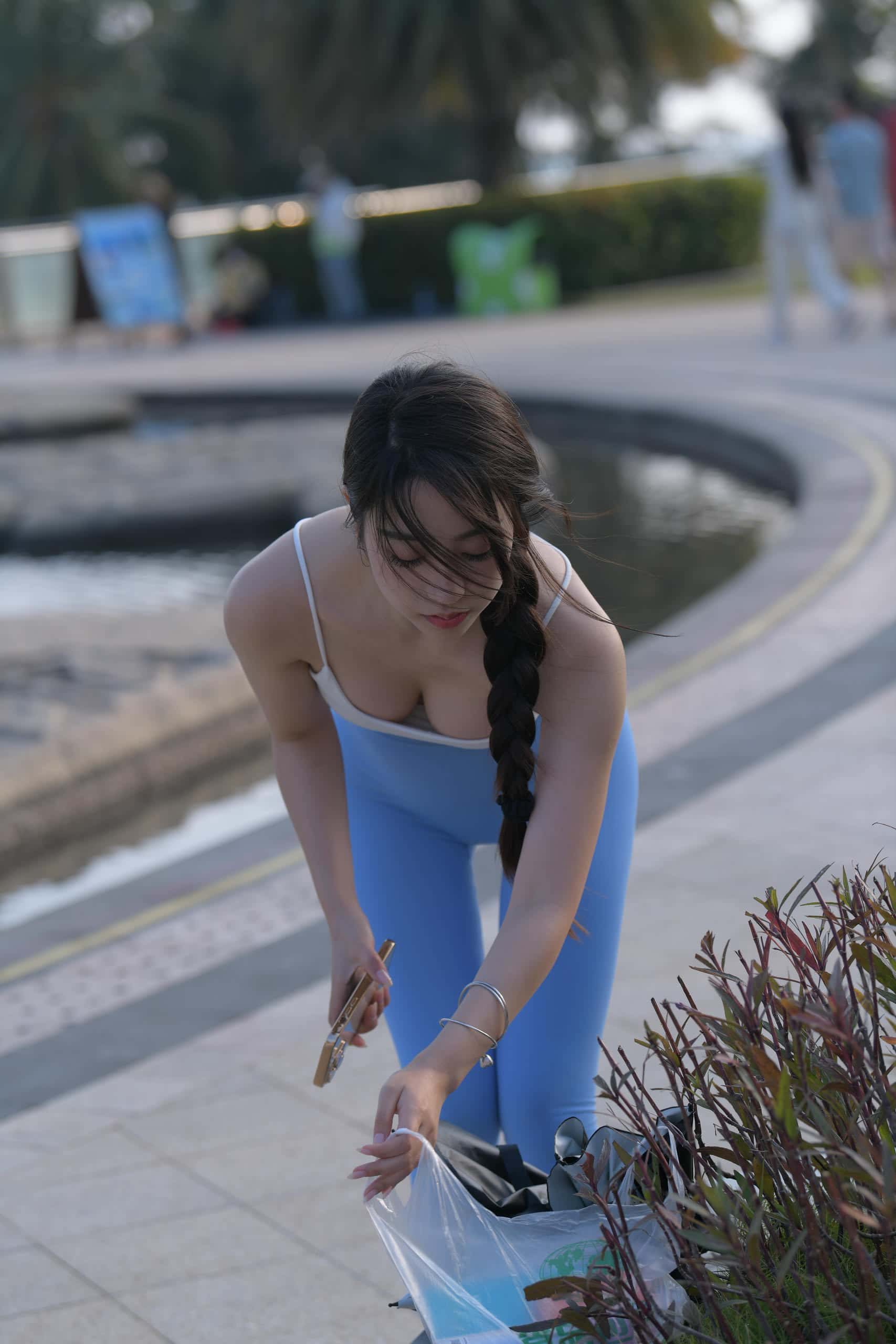 出门游玩的蓝色瑜伽裤妹子【591P】J6087-妹妹图库