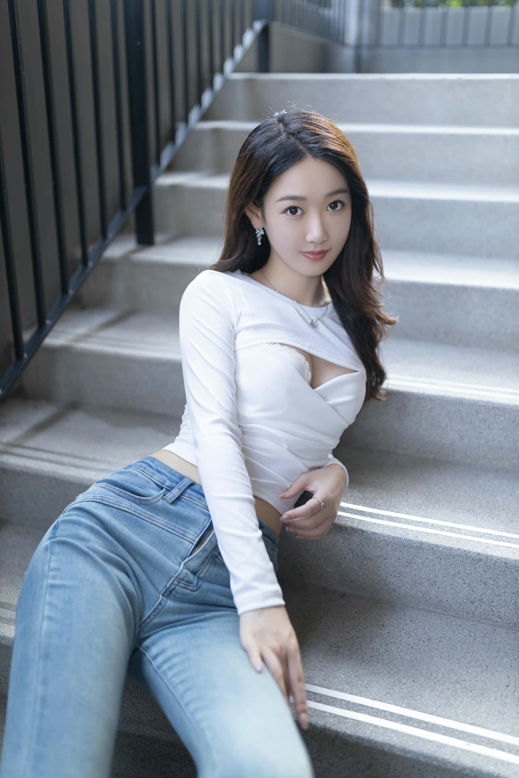 图片[1]-唐安琪 – 户外牛仔裤写真 【40P】P25226-妹妹图库