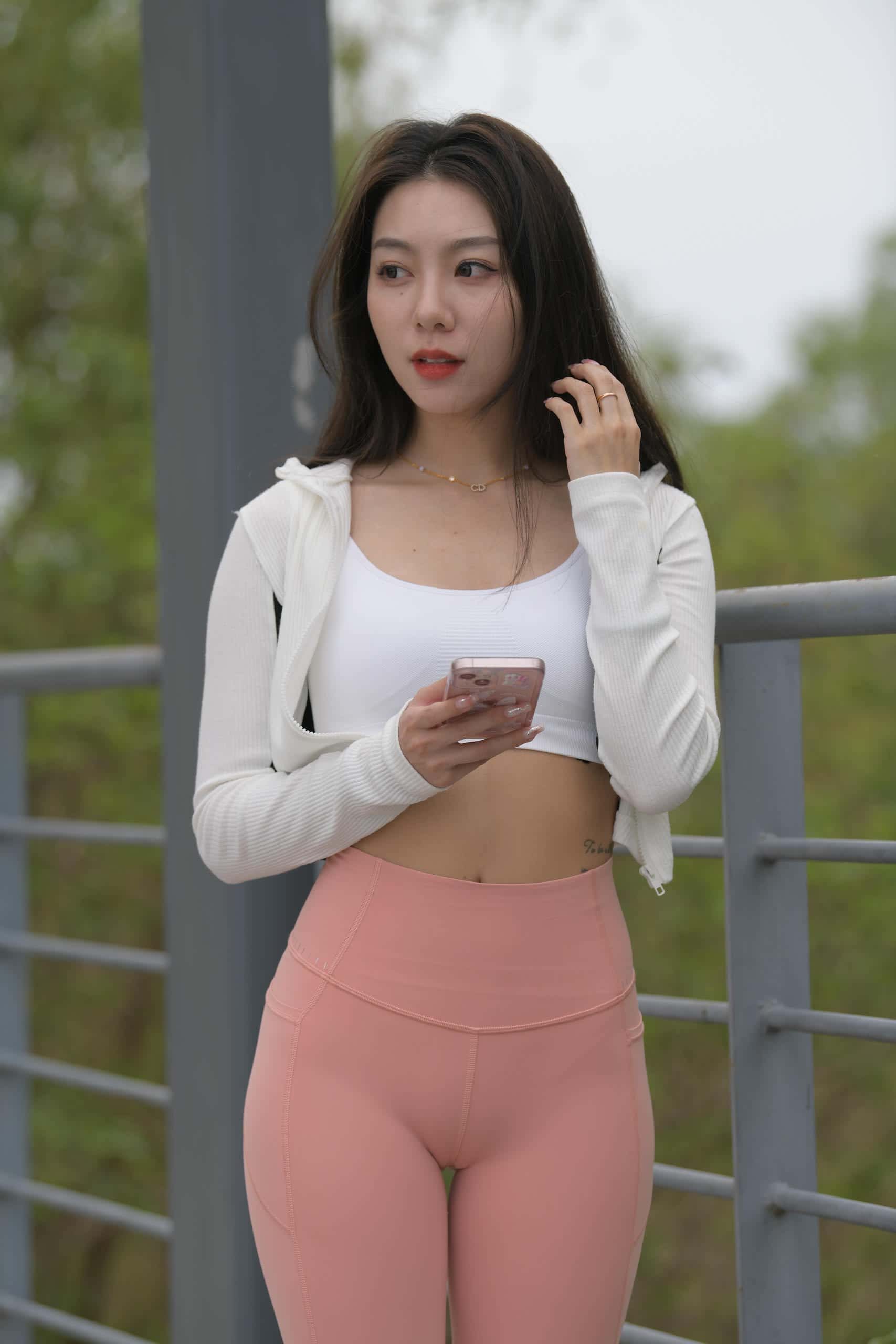 图片[3]-粉色瑜伽裤长发女孩【673P】J3373-妹妹图库