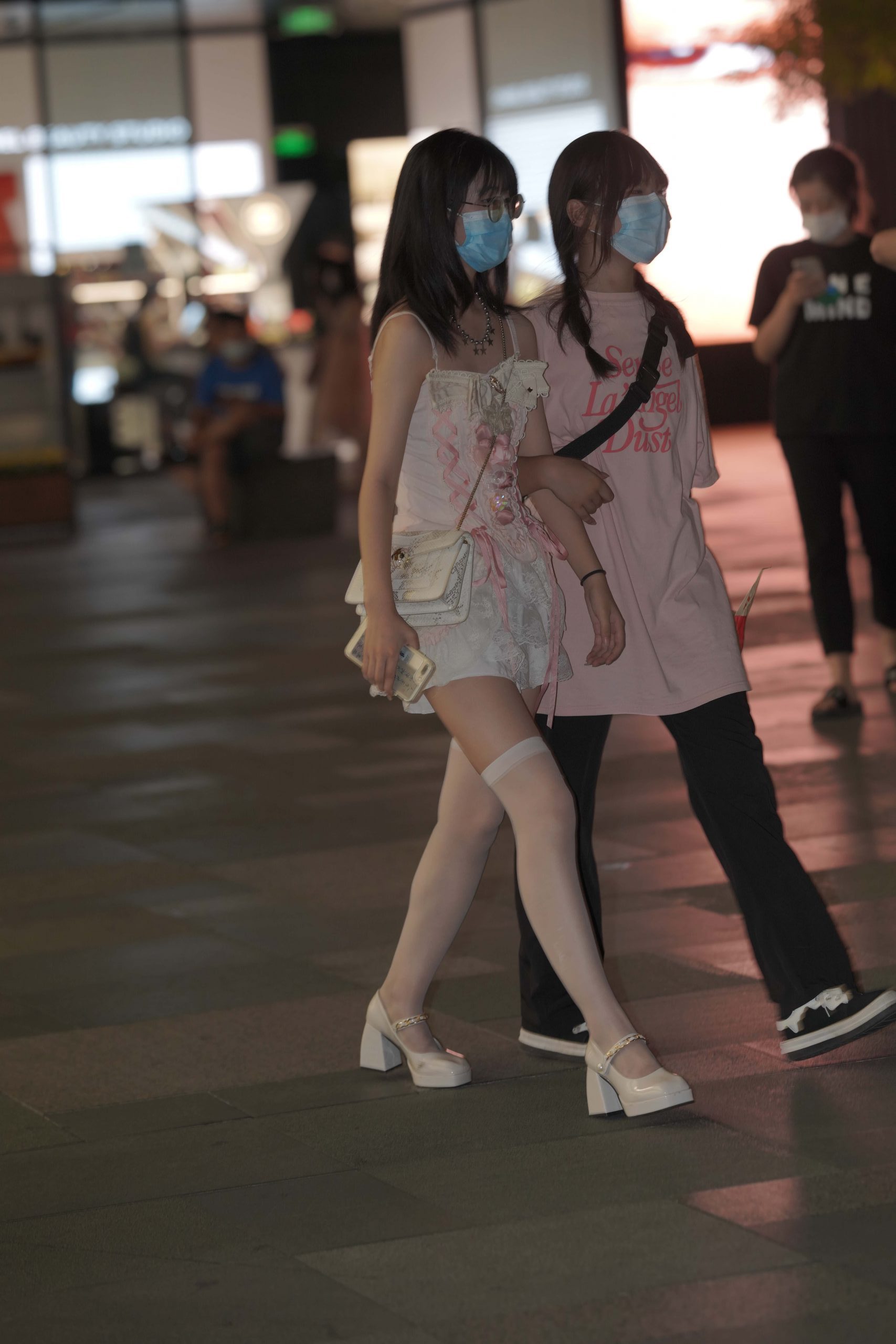 图片[2]-正在逛街的粉色连衣裙妹子【76P】YA6443-妹妹图库